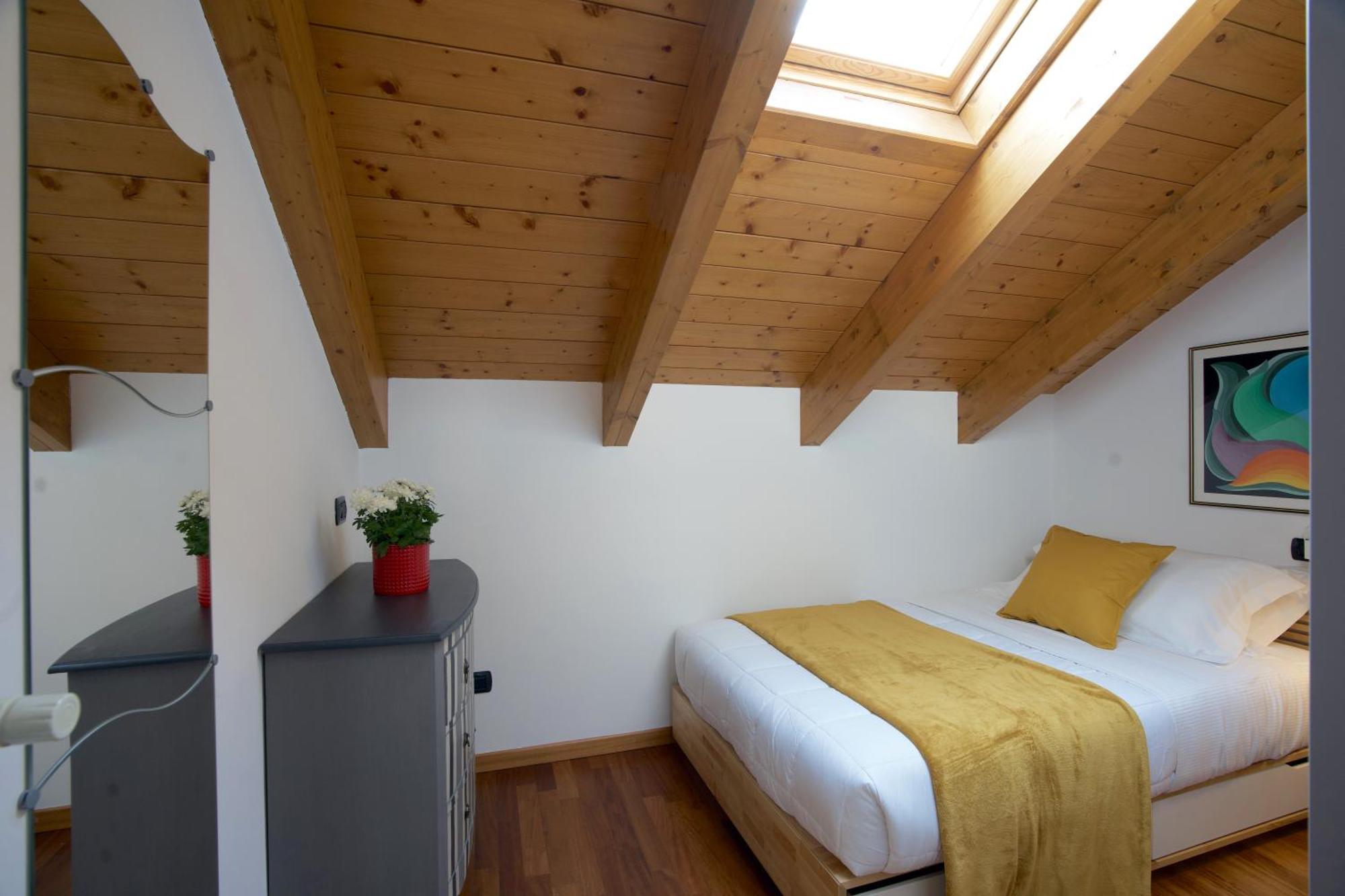 Cozy Apartment With View - Laghi E Sentieri - Dolzago Exteriör bild